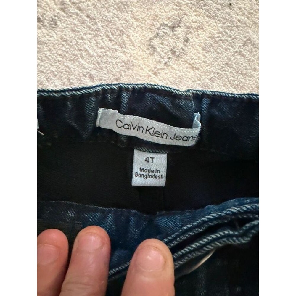 Calvin Klein - Picture 3 of 3